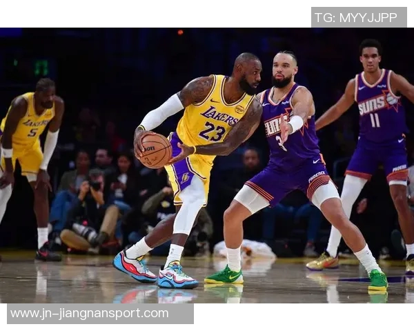 狄龙超远助攻阿伦上反篮湖人紧急喊停恶人空接瞬间